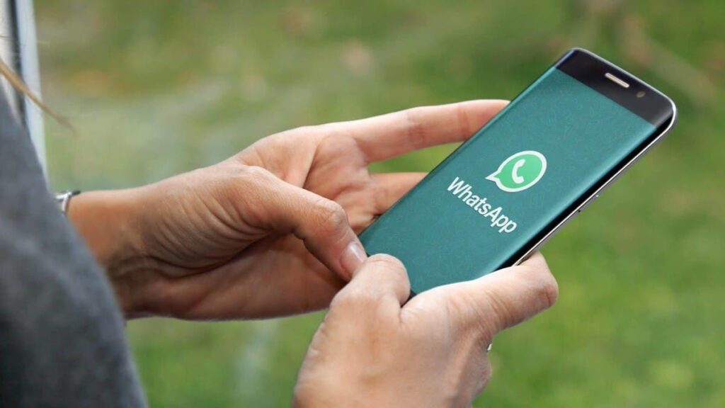 واتس أب يطلق تحديثه بدعم ربط هواتف أيفون بنفس الحساب