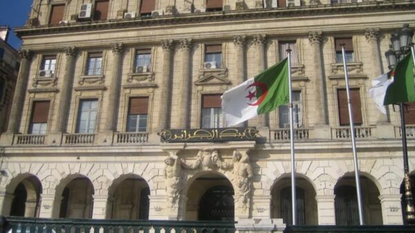 وسط انتقادات.. هل تحدد الحكومة الجزائرية الفئات المستفيدة من الدعم؟