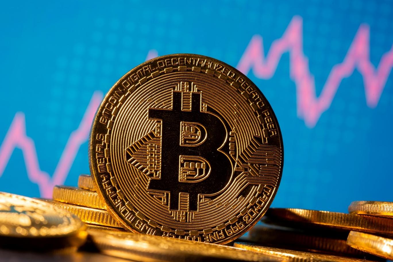 عملة بيتكوين تفقد 12 ألف دولار