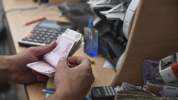 الليرة السورية تواصل مسلسل الانهيار