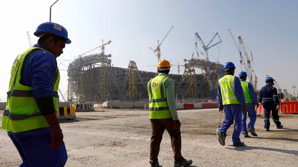 قطر تبدأ بتطبيق الحد الأدنى للأجور