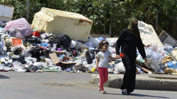 الحكومة العراقية تواجه عقبات تحول دون معالجة ملف النفايات