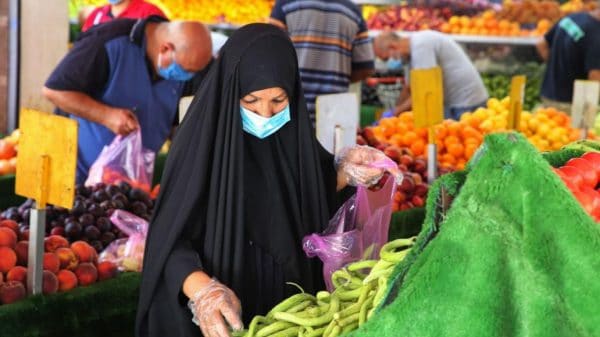العراقيون في الأسواق