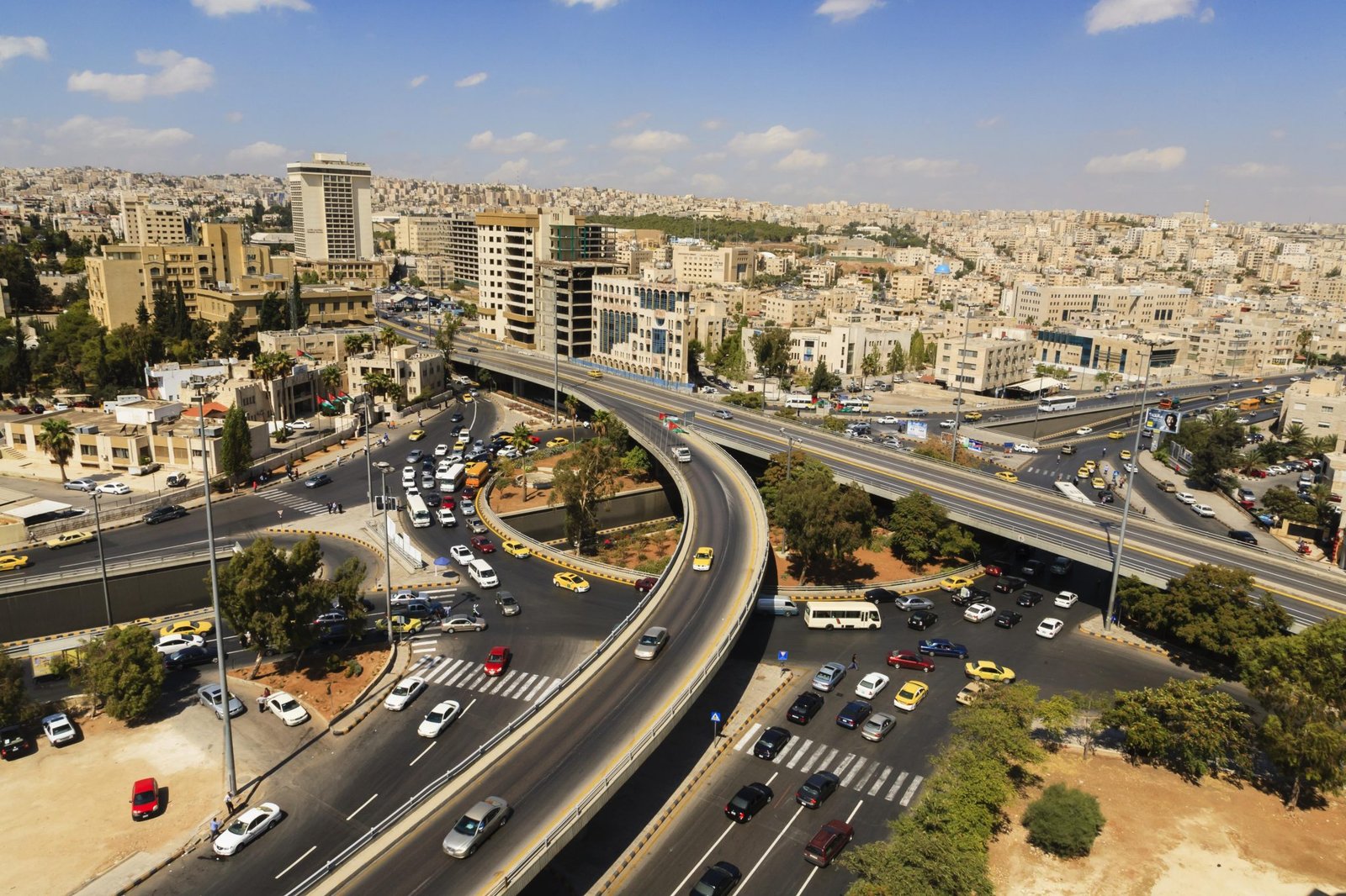 ضغوط قطاعي المياه والكهرباء قد ترفع الدين العام لـ116% من الناتج