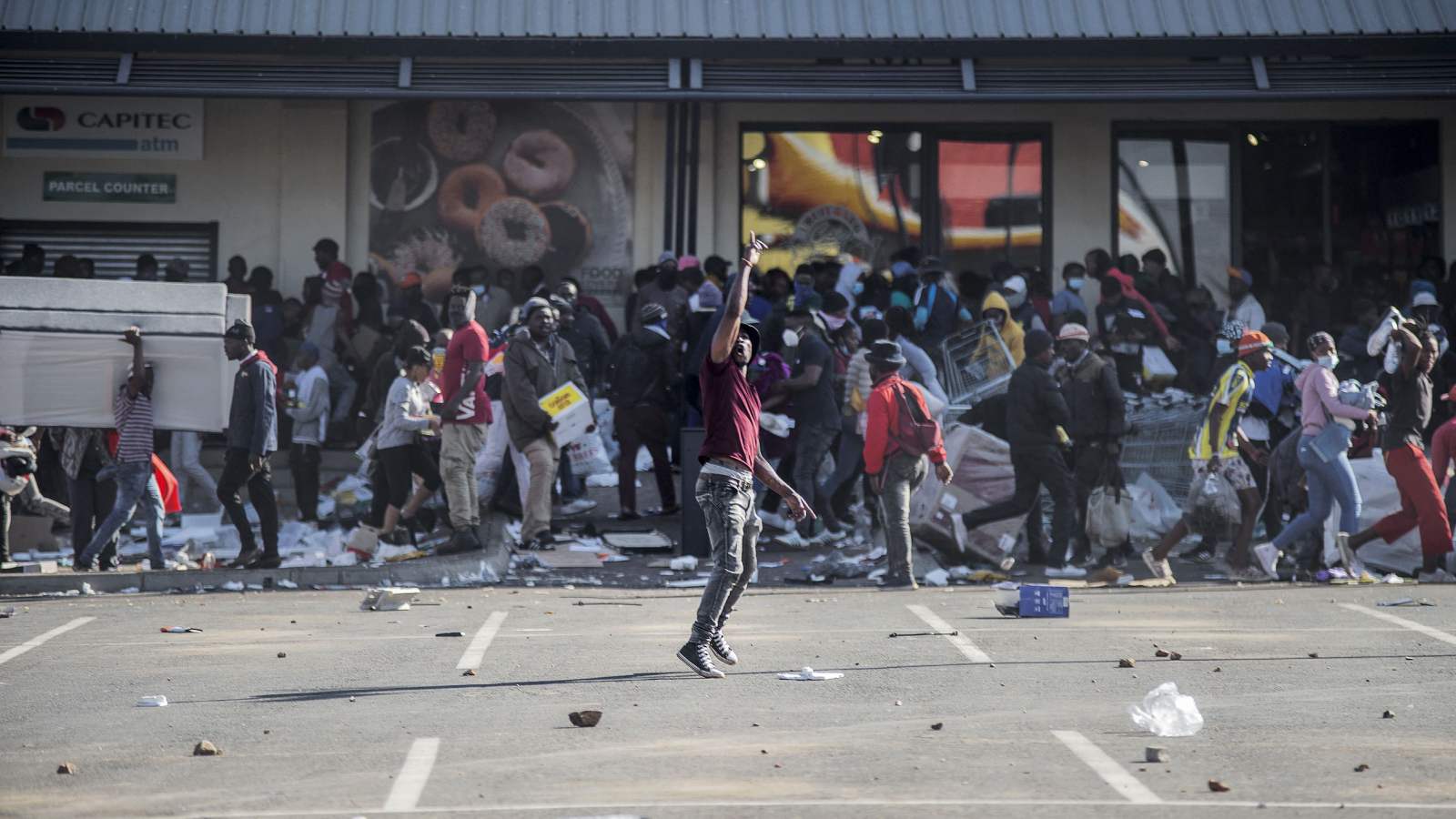 الاحتجاجات الغاضبة بجنوب أفريقيا