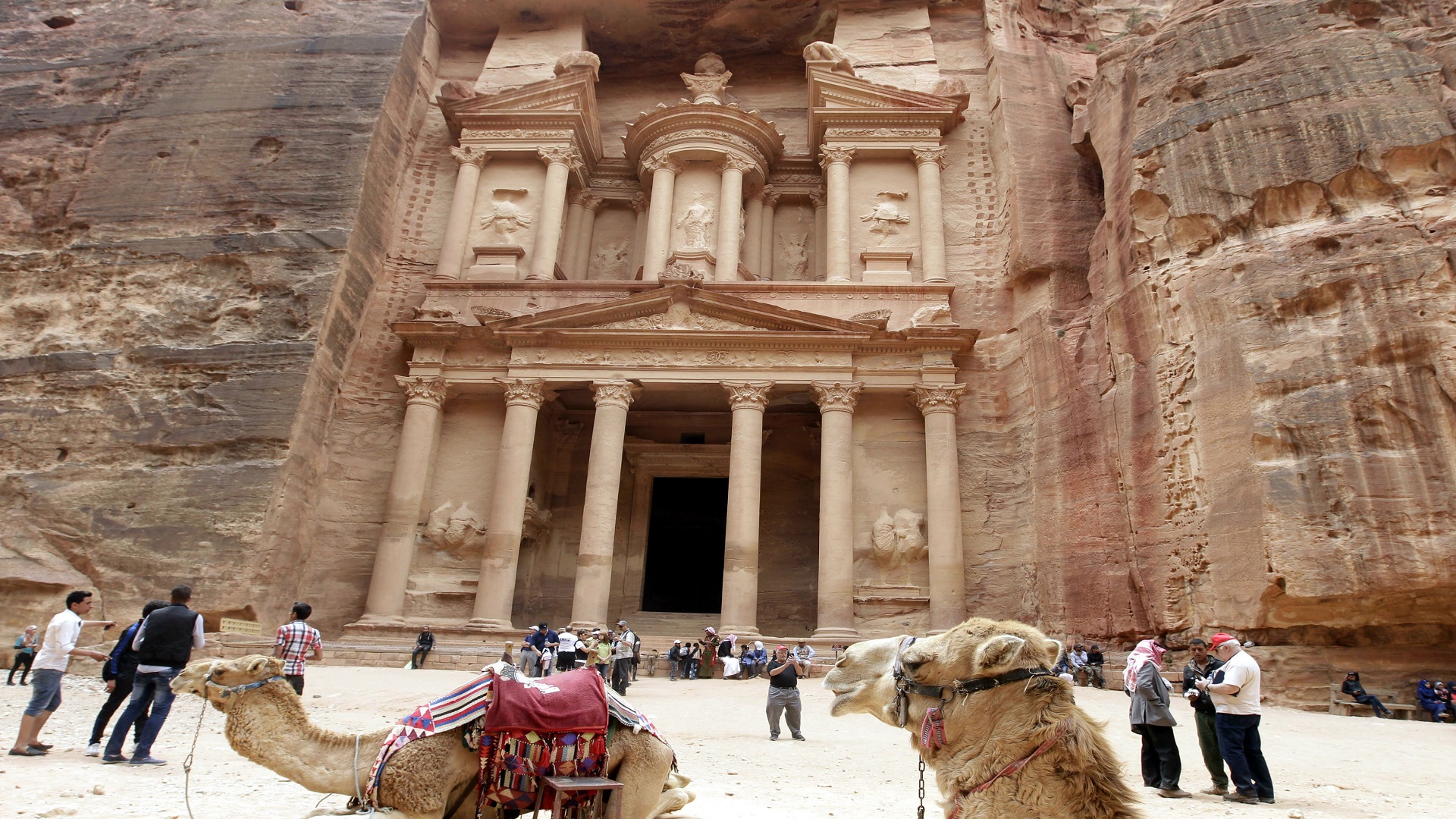 الأردنيون يعلّقون آمالا كبيرة على تعافي قطاع السياحة هذا العام