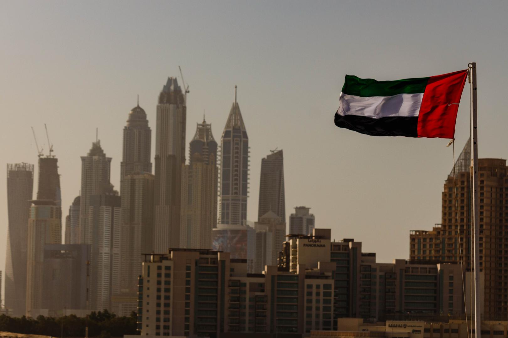 هل تساهم ضريبة الإمارات على الشركات في نقل المقرات إلى السعودية؟