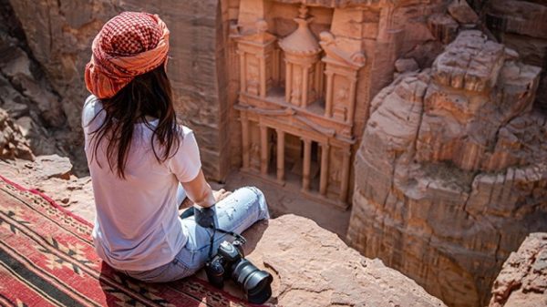 هل ينجح الأردن بتوفير آلاف الوظائف السياحية بالتحديث الاقتصادي؟