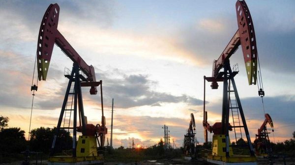 تخوفات من ركود عالمي تهبط بأسعار النفط