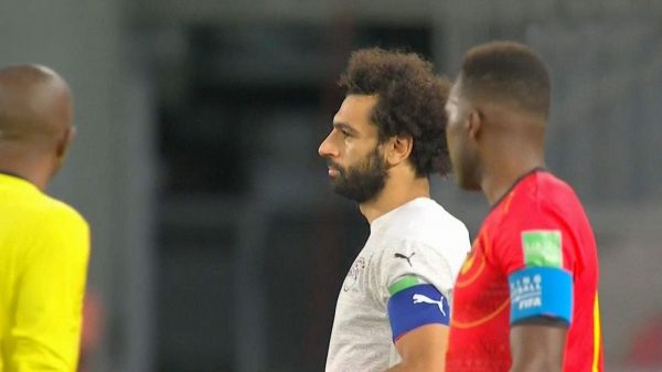 مصر تبلغ التصفيات النهائية لكأس العالم بالتعادل مع أنغولا
