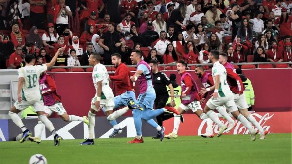 الجزائر يبلغ نصف نهائي كأس العرب بالفوز على المغرب