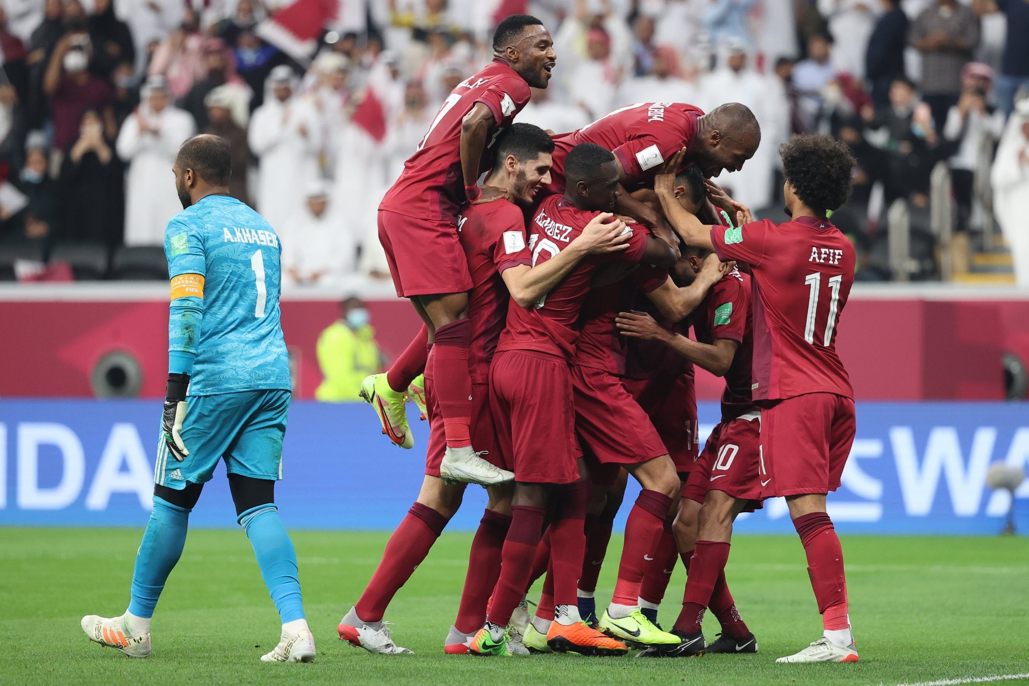 المنتخب القطري يضرب الإمارات بخماسية في كأس العرب
