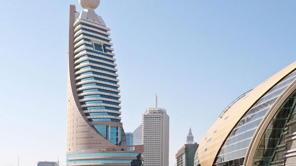 حكومة دبي تستهدف جمع نصف مليار دولار من طرح حصة "تيكوم"