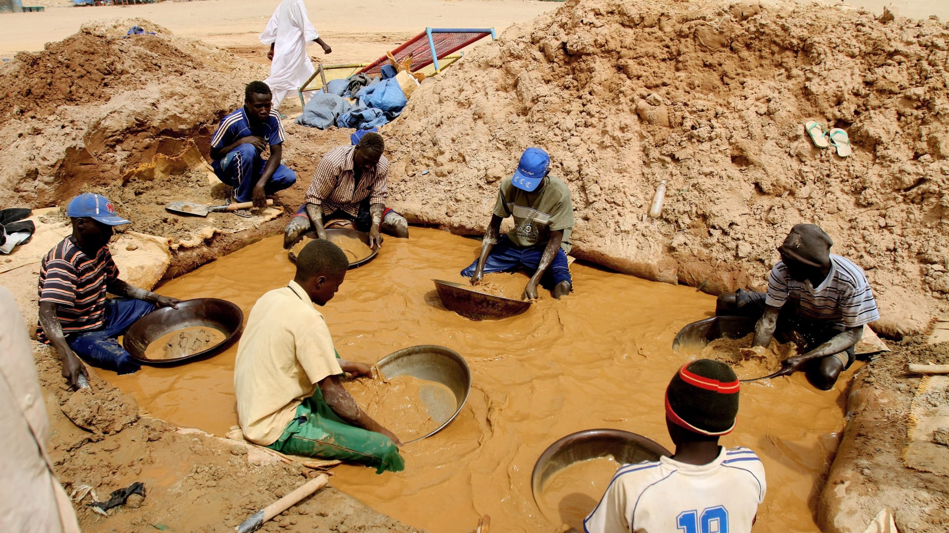 هل تنجح السودان بالخروج من عثراتها الاقتصادية من بوابة التعدين؟