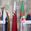 الرئيس الجزائري في قطر برفع مستوى التبادل التجاري