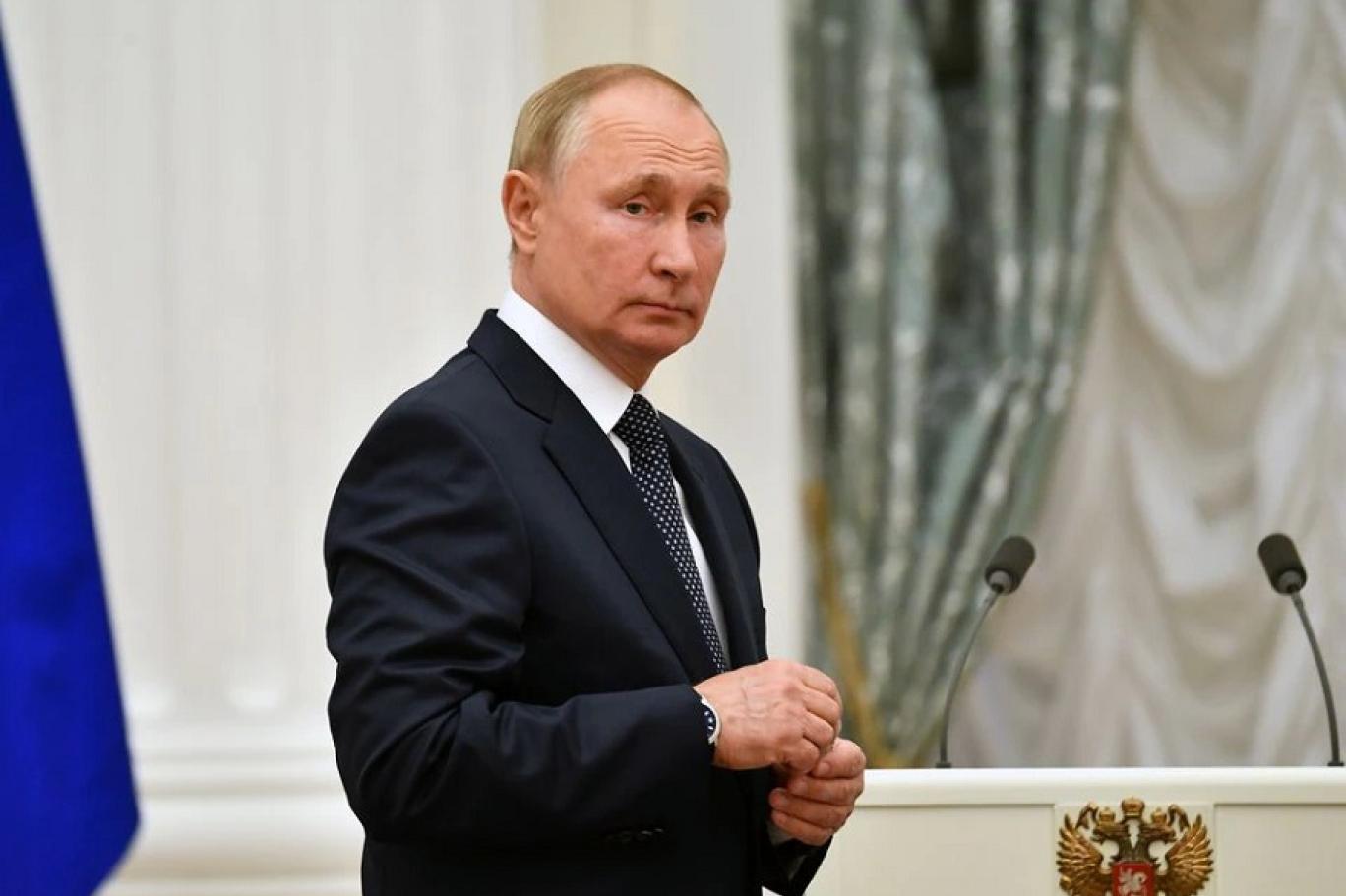 الرئيس الروسي يصدر قرارا يحد من تصدير النقد الأجنبي