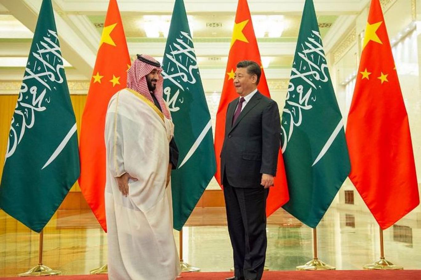 محادثات سعودية صينية لبيع النفط باليوان بدلا من الدولار
