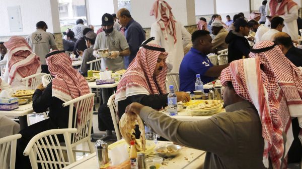 نمو إنفاق المستهلكين في السعودية خلال شهر يونيو