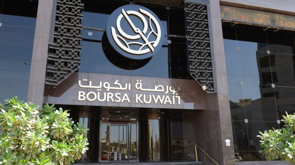 الكويت: المساهمون ترقبون توزيعات أرباح كبيرة عن النصف الأول