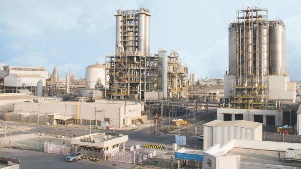 السعودية: سابك وأرامكو تبدآن بتحول النفط الخام لبتروكيماويات