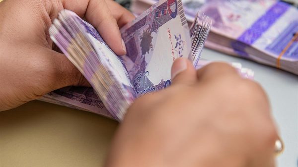 قطر تحظر استخدام النقد فوق 50 ألف ريال في المعاملات التجارية