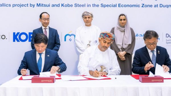سلطنة عمان توقع مذكرة تفاهم مع شركتين يابانيتين لإنشاء مصنع حديد