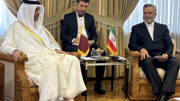 وزير العمل القطري يجتمع بنظيره الإيراني خلال زيارة إلى طهران