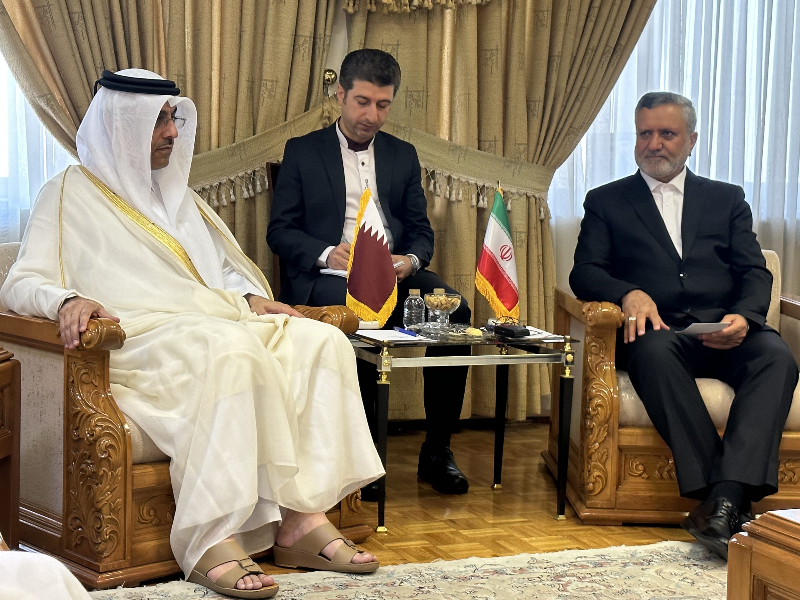 وزير العمل القطري يجتمع بنظيره الإيراني خلال زيارة إلى طهران