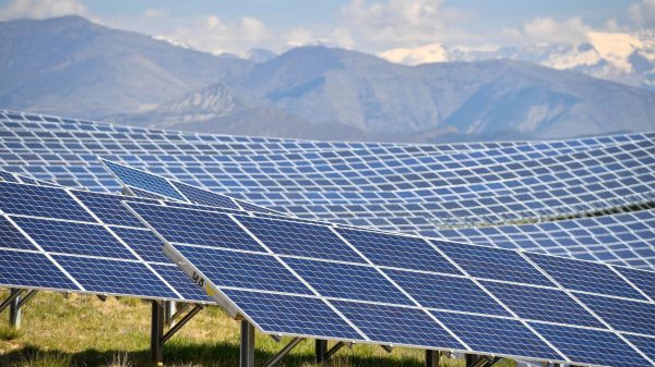 استثمارات الطاقة العالمية نحو رقم قياسي في 2025