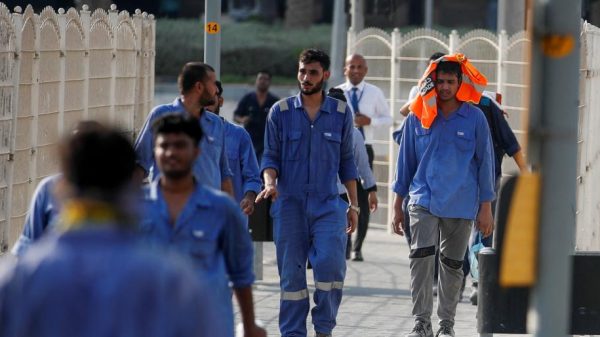 تحويلات العمال الأجانب بالخليج تبلغ 131 مليار دولار في 2023